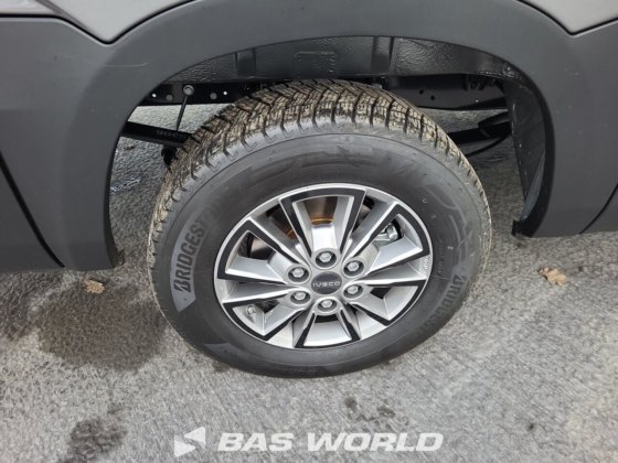 イヴェコ・デイリー 35S21 クローズド・ボックス・バン