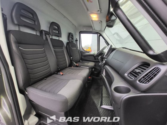 イヴェコ・デイリー 35S21 クローズド・ボックス・バン