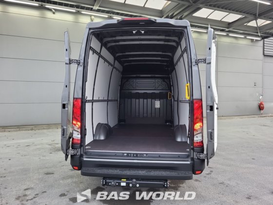 イヴェコ・デイリー 35S21 クローズド・ボックス・バン