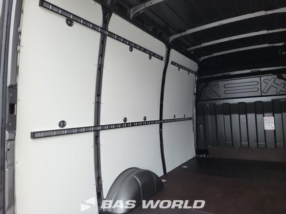 イヴェコ・デイリー 35S21 クローズド・ボックス・バン