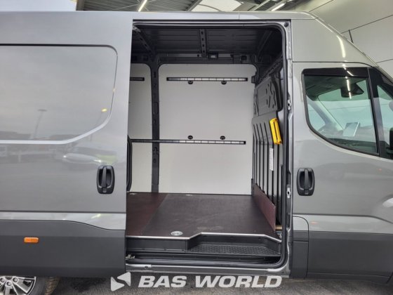 イヴェコ・デイリー 35S21 クローズド・ボックス・バン