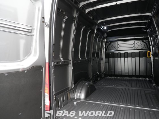 イヴェコ・デイリー 35S21 クローズド・ボックス・バン