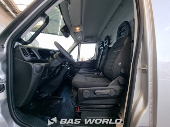 イヴェコ・デイリー 35S21 クローズド・ボックス・バン