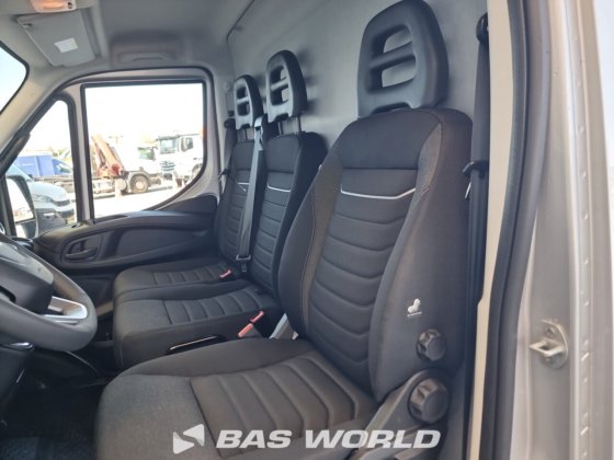 イヴェコ・デイリー 35S21 クローズド・ボックス・バン