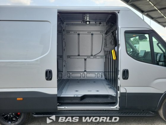 イヴェコ・デイリー 35S21 クローズド・ボックス・バン