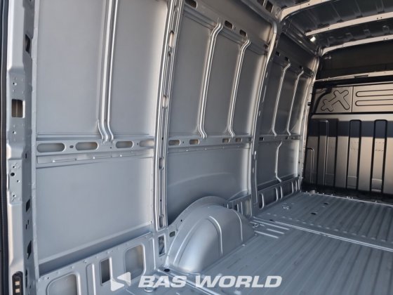 イヴェコ・デイリー 35S21 クローズド・ボックス・バン