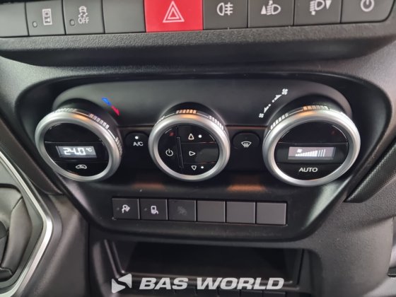 イヴェコ・デイリー 35C21 クローズド・ボックス・バン