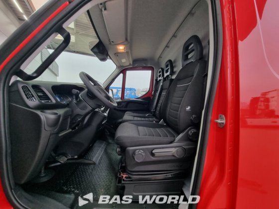 イヴェコ・デイリー 35C21 クローズド・ボックス・バン