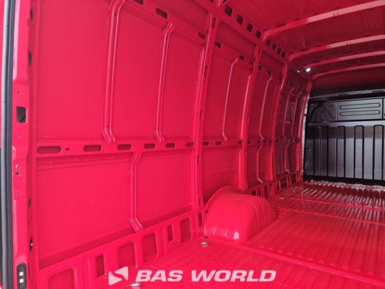 イヴェコ・デイリー 35C21 クローズド・ボックス・バン