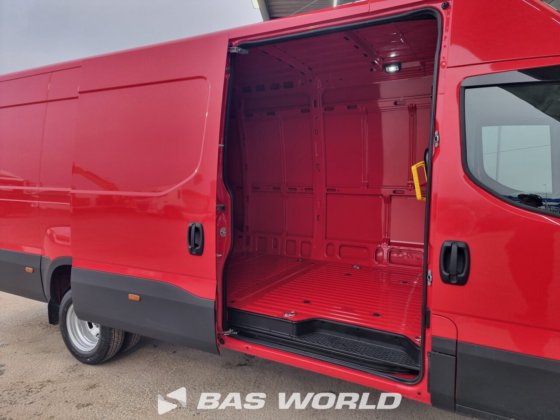 イヴェコ・デイリー 35C21 クローズド・ボックス・バン