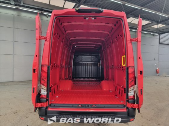 イヴェコ・デイリー 35C21 クローズド・ボックス・バン