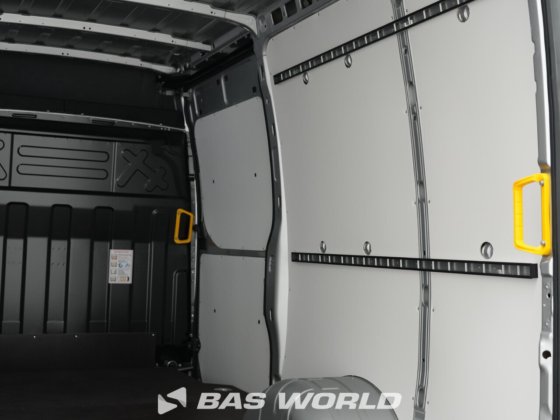 イヴェコ・デイリー 35C21 クローズド・ボックス・バン