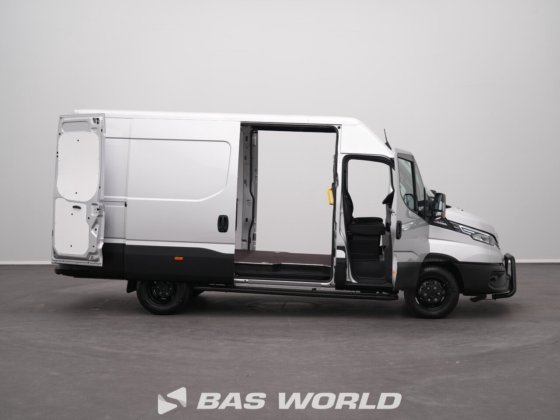 イヴェコ・デイリー 35C21 クローズド・ボックス・バン