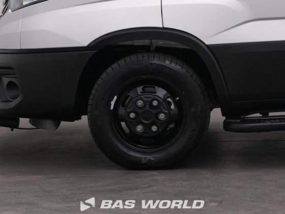 イヴェコ・デイリー 35C21 クローズド・ボックス・バン