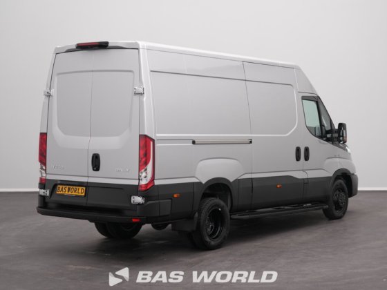 イヴェコ・デイリー 35C21 クローズド・ボックス・バン