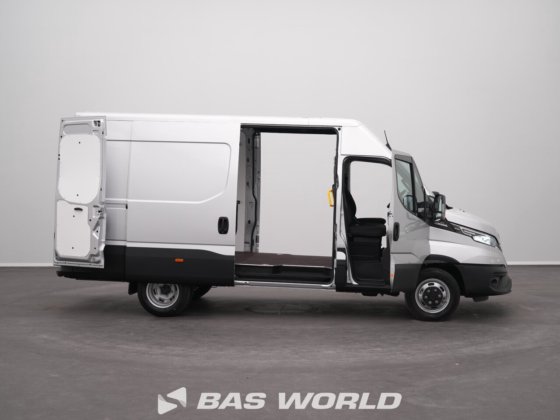 イヴェコ・デイリー 35C21 クローズド・ボックス・バン