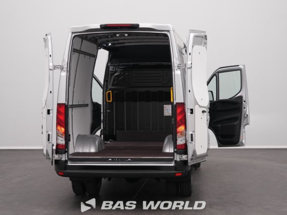 イヴェコ・デイリー 35C21 クローズド・ボックス・バン