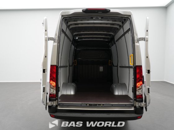 イヴェコ・デイリー 35C21 クローズド・ボックス・バン