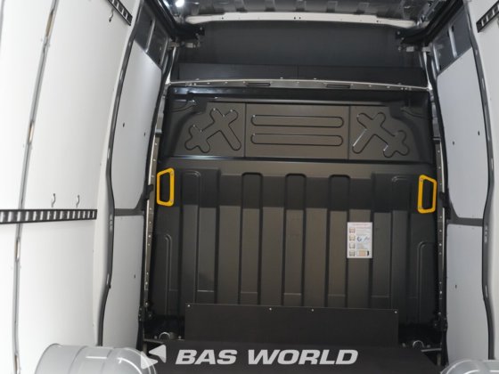 イヴェコ・デイリー 35C21 クローズド・ボックス・バン