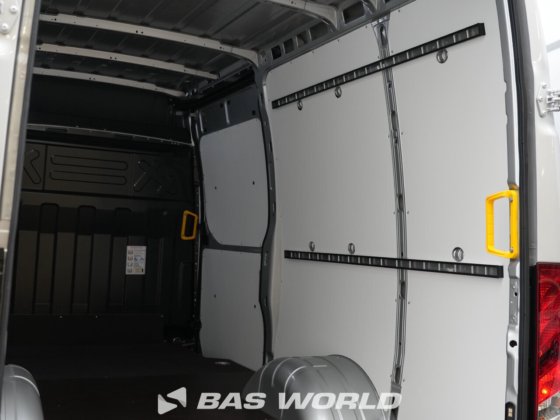 イヴェコ・デイリー 35C21 クローズド・ボックス・バン