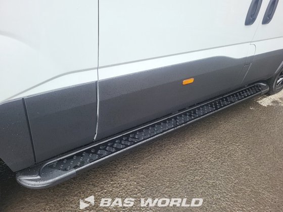 イヴェコ・デイリー 35S21 クローズド・ボックス・バン