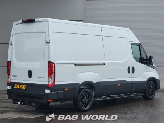 イヴェコ・デイリー 35S21 クローズド・ボックス・バン