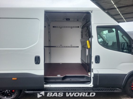 イヴェコ・デイリー 35S21 クローズド・ボックス・バン