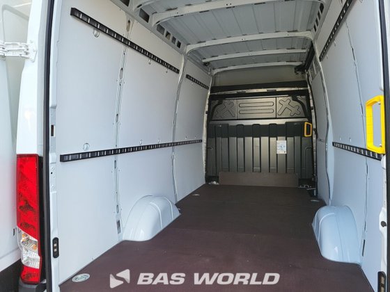 イヴェコ・デイリー 35S21 クローズド・ボックス・バン