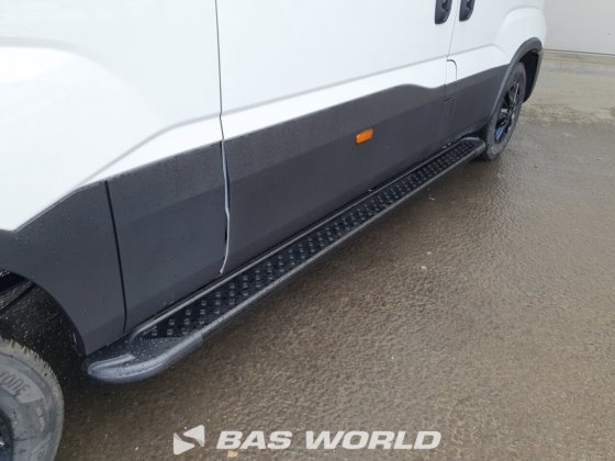 イヴェコ・デイリー 35S21 クローズド・ボックス・バン