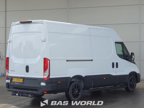 イヴェコ・デイリー 35S21 クローズド・ボックス・バン