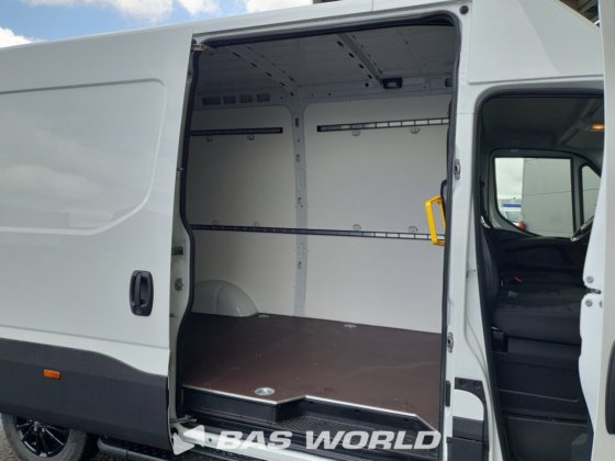 イヴェコ・デイリー 35S21 クローズド・ボックス・バン