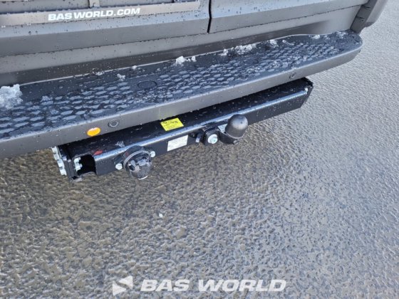 イヴェコ・デイリー 35S21 クローズド・ボックス・バン