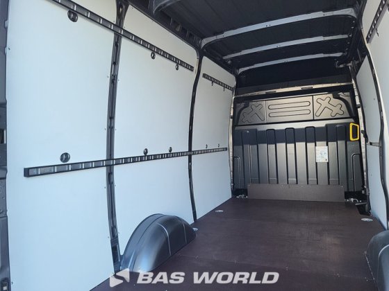 イヴェコ・デイリー 35S21 クローズド・ボックス・バン