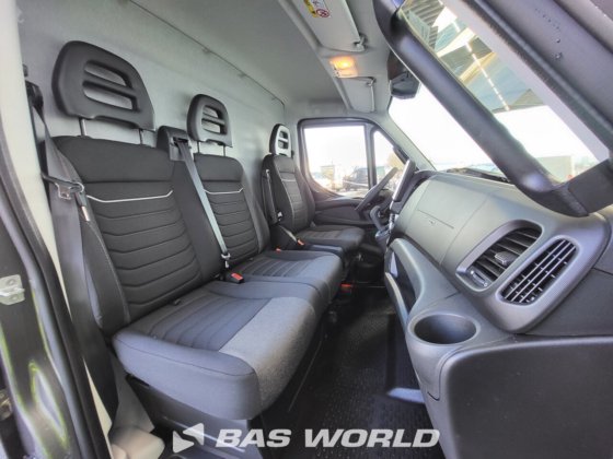 イヴェコ・デイリー 35S21 クローズド・ボックス・バン