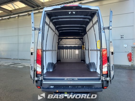 イヴェコ・デイリー 35S21 クローズド・ボックス・バン