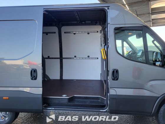 イヴェコ・デイリー 35S21 クローズド・ボックス・バン