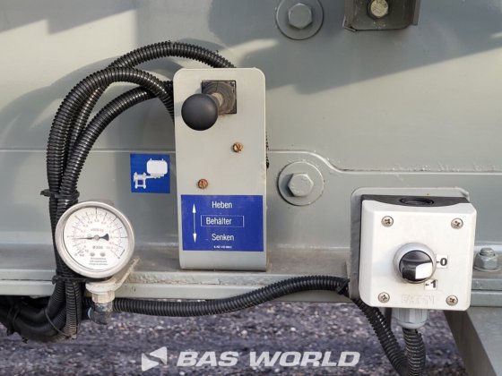 Kässbohrer 料仓半拖车