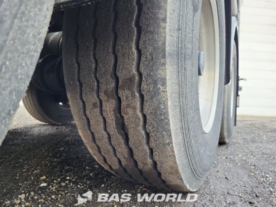 Kässbohrer 料仓半拖车