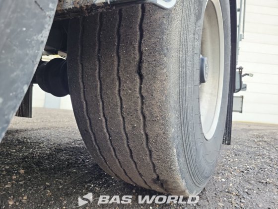 Kässbohrer 料仓半拖车