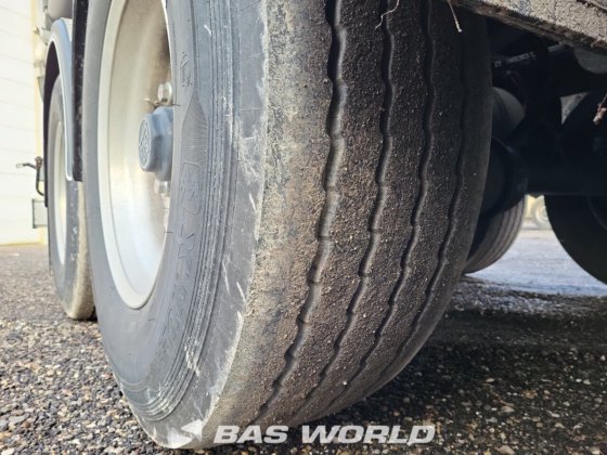 Kässbohrer 料仓半拖车