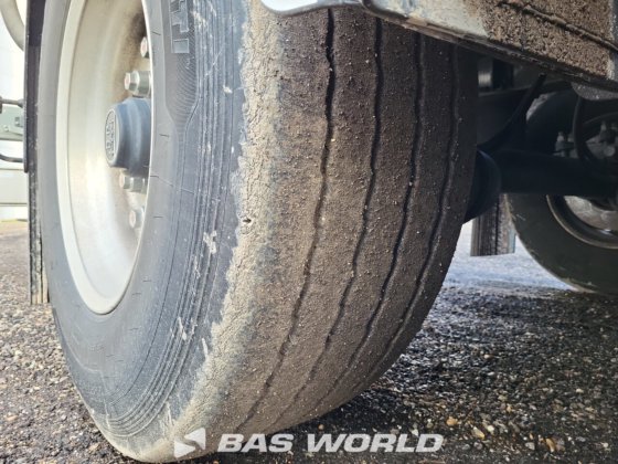 Kässbohrer 料仓半拖车