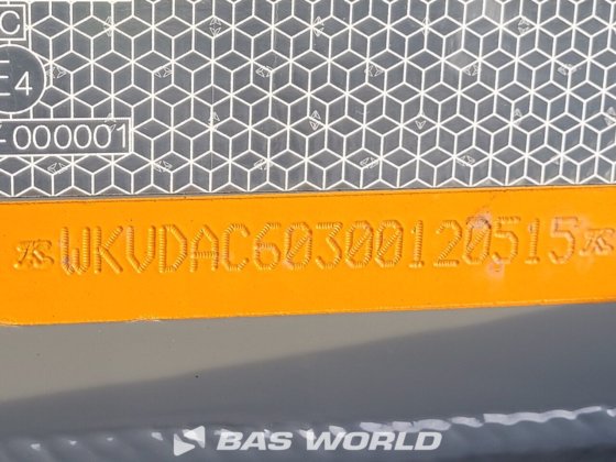 Kässbohrer 料仓半拖车