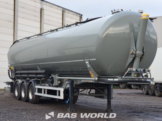 Kässbohrer 料仓半拖车