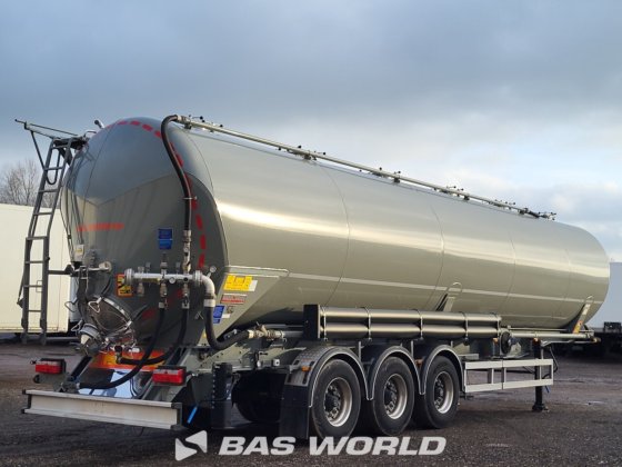 Kässbohrer 料仓半拖车