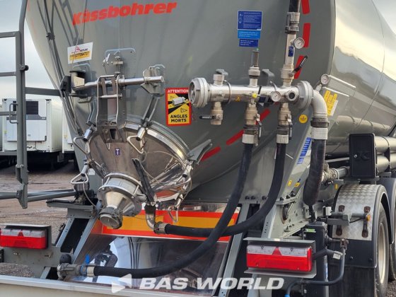 Kässbohrer 料仓半拖车