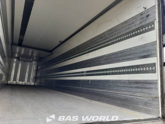 クローネ・ブルーズ冷凍セミトレーラー