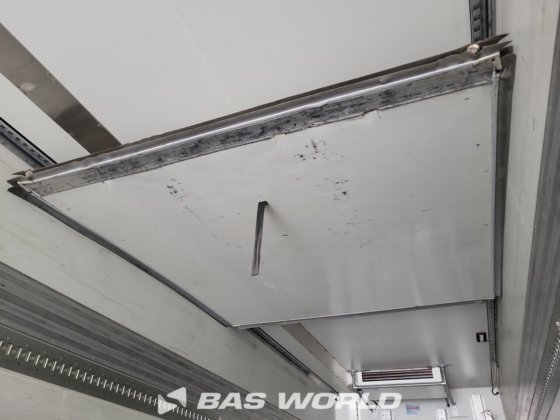 クローネ・ブルーズ冷凍セミトレーラー