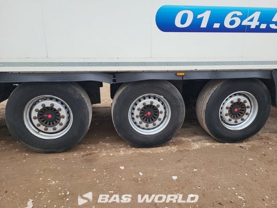 クローネ・ブルーズ冷凍セミトレーラー