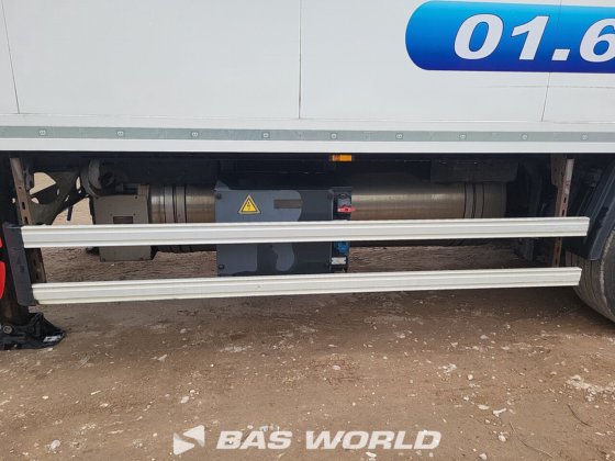 クローネ・ブルーズ冷凍セミトレーラー