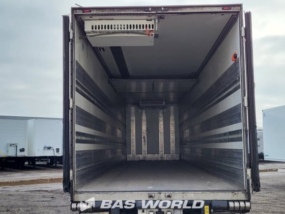 クローネ冷凍セミトレーラ